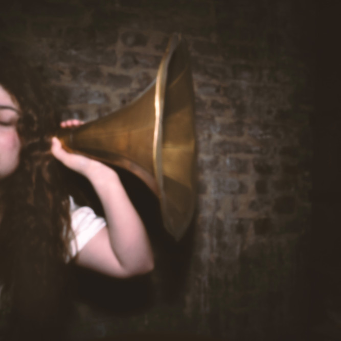 die-absolventin-der-ausbildung-zum-fotografen-christina-gaitanis-beschreibt-ihr-studium-der-fotografie.-128