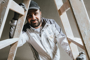 berufsportraets-von-handwerkern-in-ausbildung-94