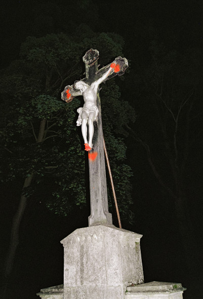 Trash als Look für stylische Modefotografie gezeigt anhand von Portraits in der Ausbildung zum Fotografen verfeinert.