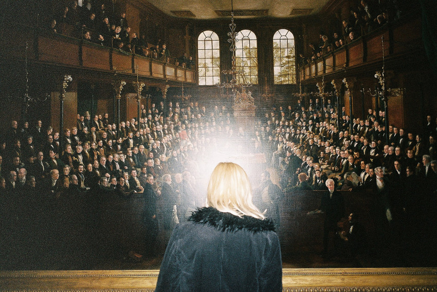 Trash als Look für stylische Modefotografie gezeigt anhand von Portraits in der Ausbildung zum Fotografen verfeinert.