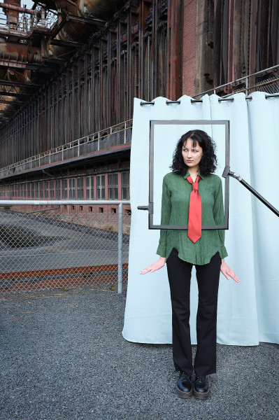 inszenierte-portraits-illustrativ-und-metaphorisch-inhaltlich-und-auf-umweltthemen-bezogen.-311