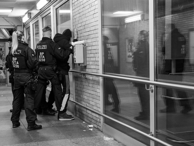 streetfotografie-uber-jugendliche-in-plattenbauten-030